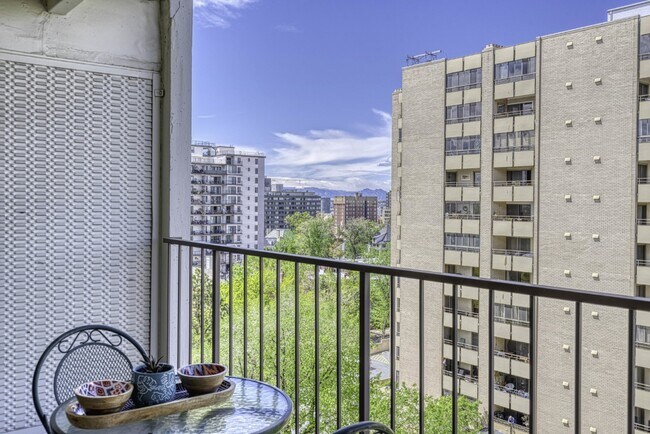 Building Photo - Luxurious 2 Bed, 2 Bath Condo with Stunning Views in Governor's Park!