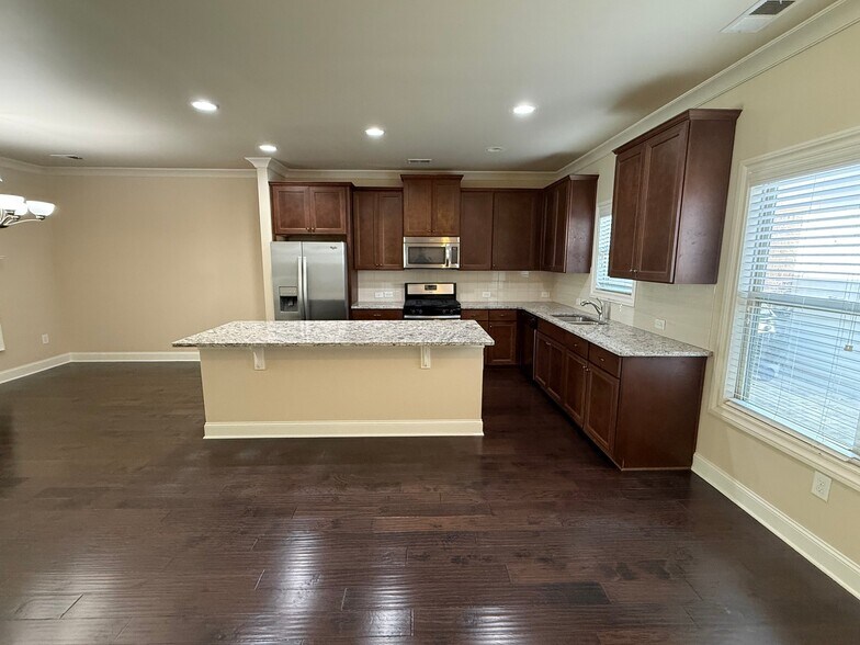 Building Photo - 7735 Pierpoint Ln