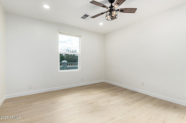 Building Photo - 1606 W Keim Dr