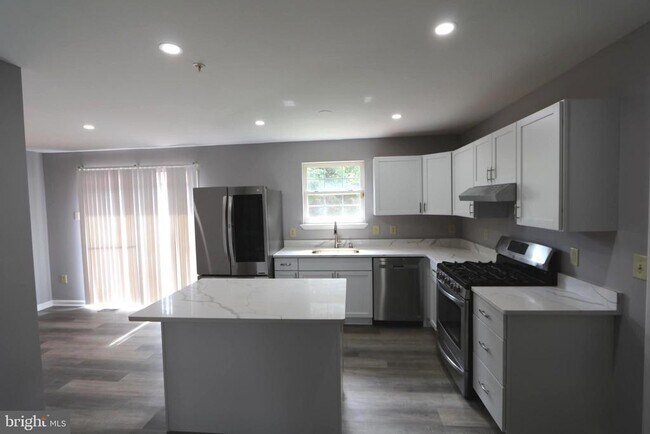 Building Photo - 5213 Zephyr Ave