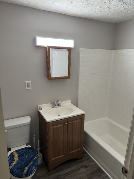 Building Photo - 3022 Bank St