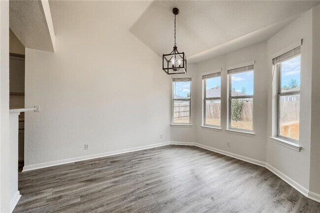 Building Photo - 607 Ranchero Rd