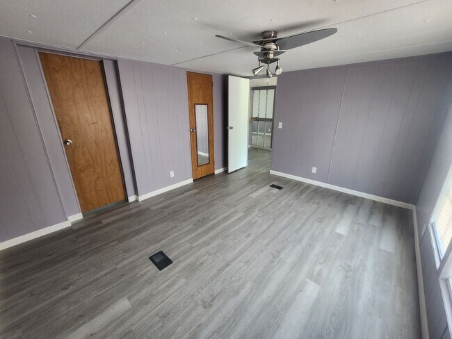 Building Photo - 3 Bedroom, 2 Bathroom Rental NOW Available!