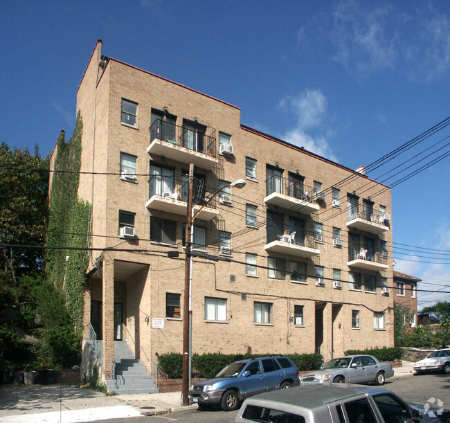 3203 Oxford Ave - The Oxford Apartments