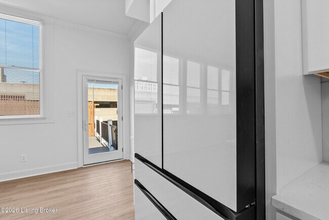 Building Photo - 540 S 4th St