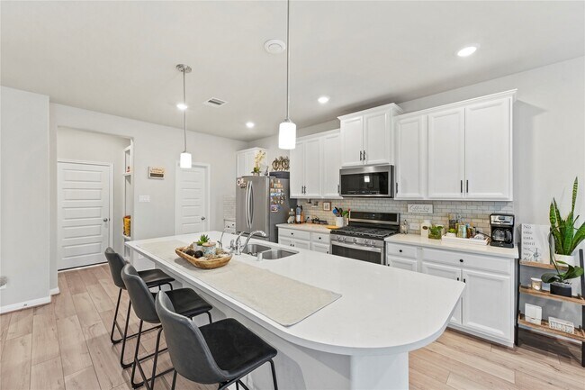 Building Photo - 1519 Beach Oak Dr