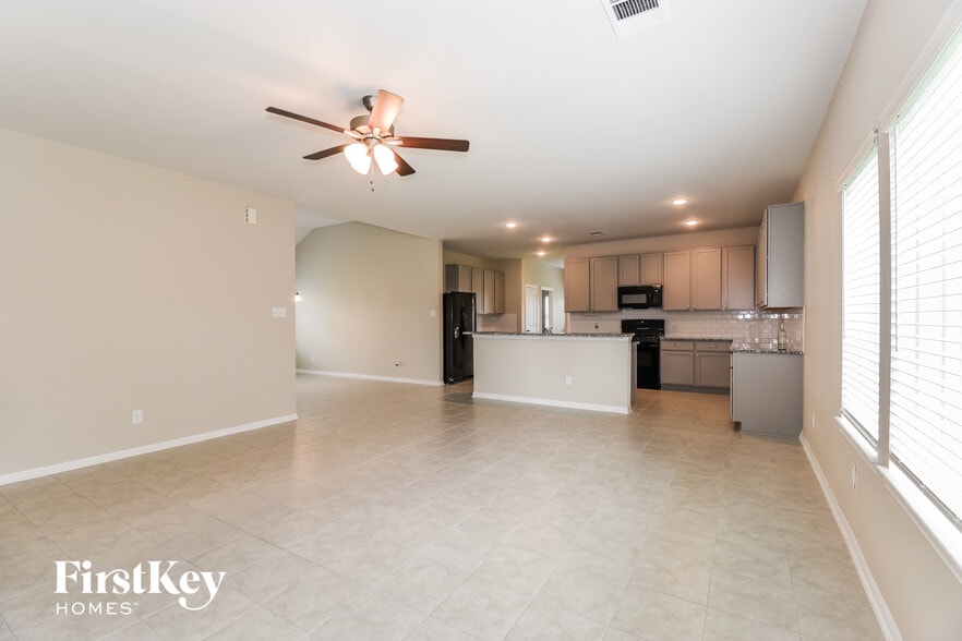 Building Photo - 8020 Quartz Ln