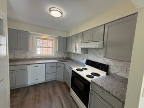 Building Photo - 8-10-10 Essex St