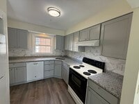 Building Photo - 8-10-10 Essex St