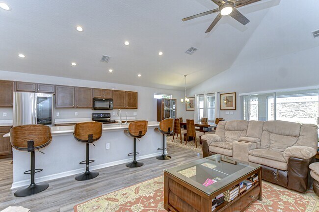 Building Photo - 6731 Castle Green Pl