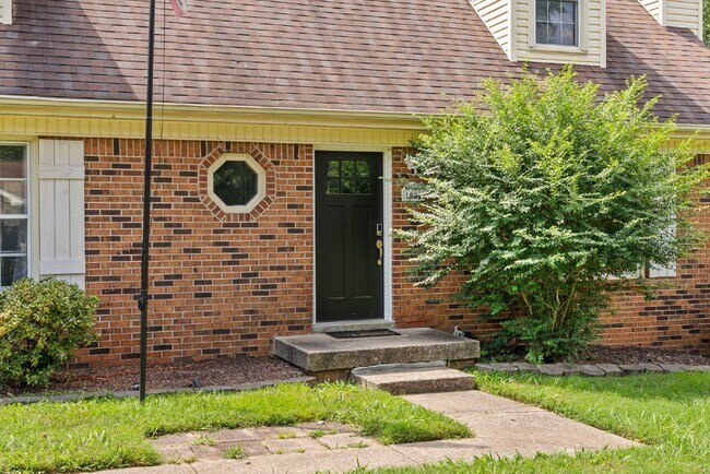 Building Photo - 1026 Foxmoor Dr