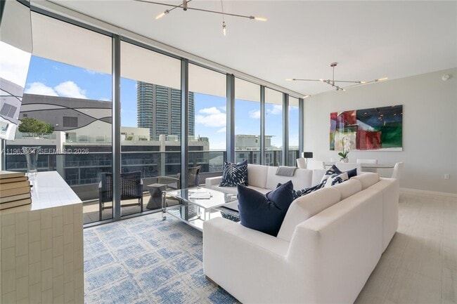 Building Photo - 1000 Brickell Plaza