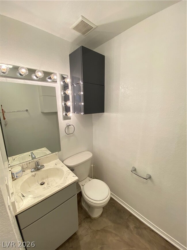 Building Photo - 2521 E Serene Ave