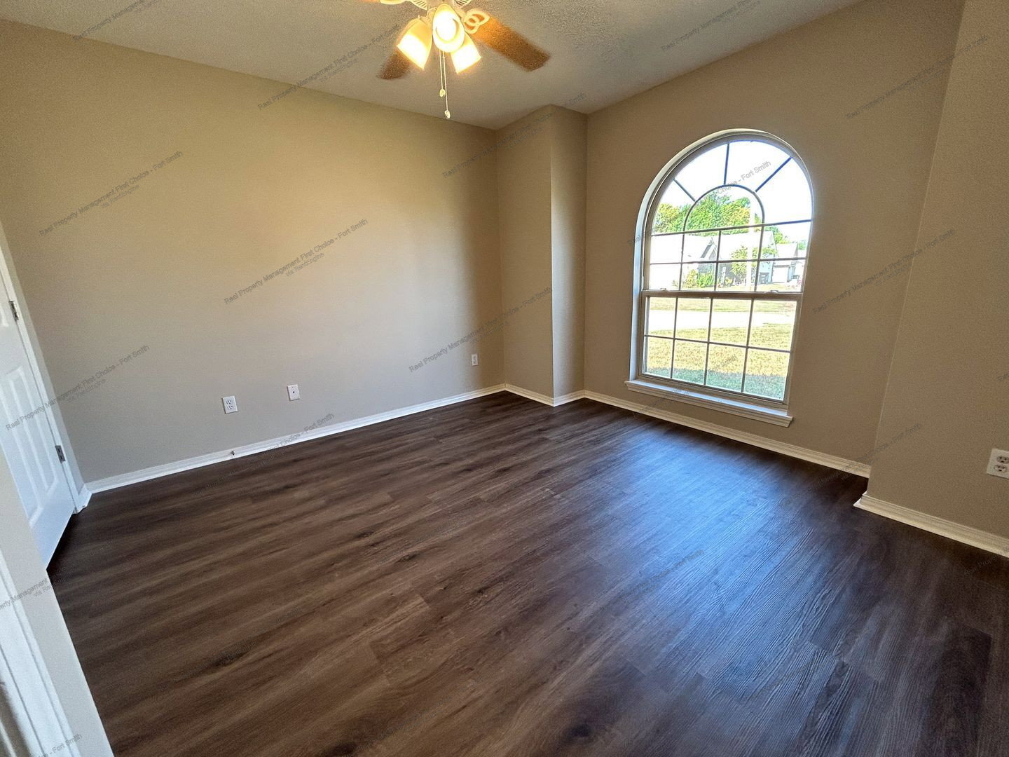 Building Photo - 1475 E Gate Dr