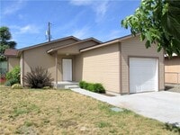 Building Photo - 2 Bed 2 Bath Home on Corner!