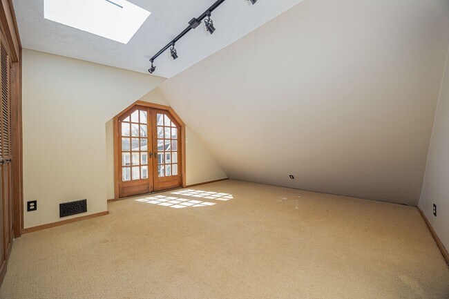 Building Photo - 357 Jackson St