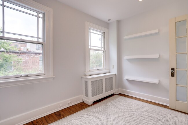 Building Photo - 1512 Swann St NW