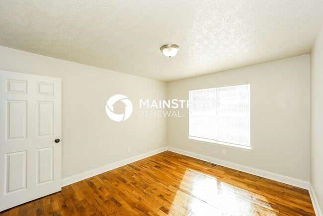Building Photo - 3 Bedroom Pet-Friendly Home in Stockbridge, GA with Main Street Renewal
