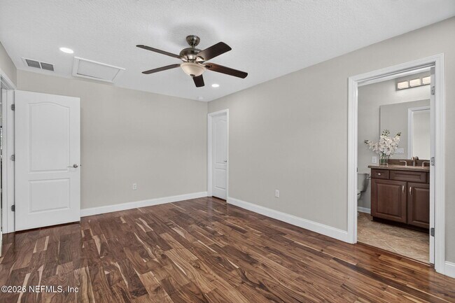 Building Photo - 127 Rockcreek Dr