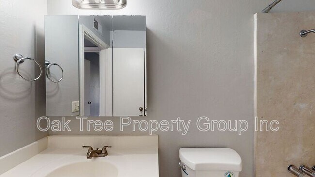 Building Photo - 1922 Cordoba St