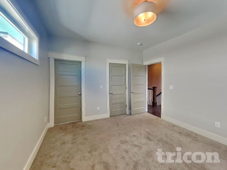 Building Photo - 1208 Hillwood Private Cove