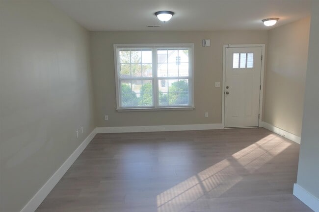 Building Photo - 1002 Whirlaway Cir