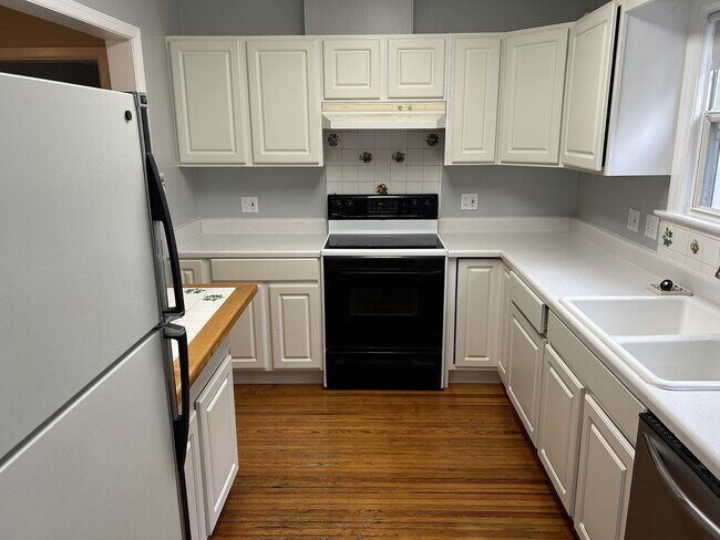 Building Photo - 1701 E Bobe St