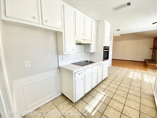 Building Photo - 3 br, 2 bath House - 213 Laura Drive