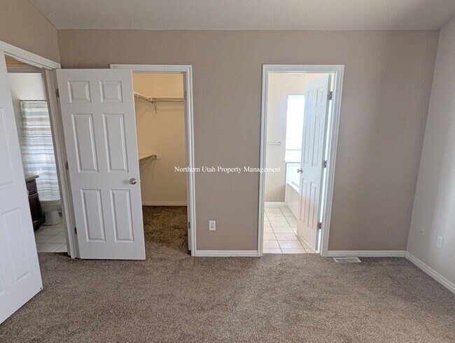 Building Photo - 4-Bed, 3.5 Bath Home with Scenic Views in South Ogden