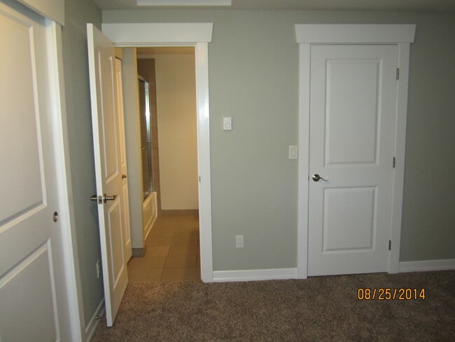 Building Photo - Longfellow Creek Condos