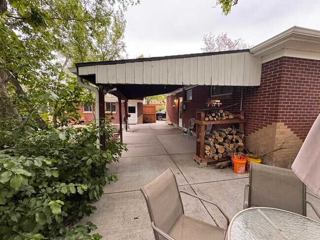 Building Photo - 10859 Murray Dr