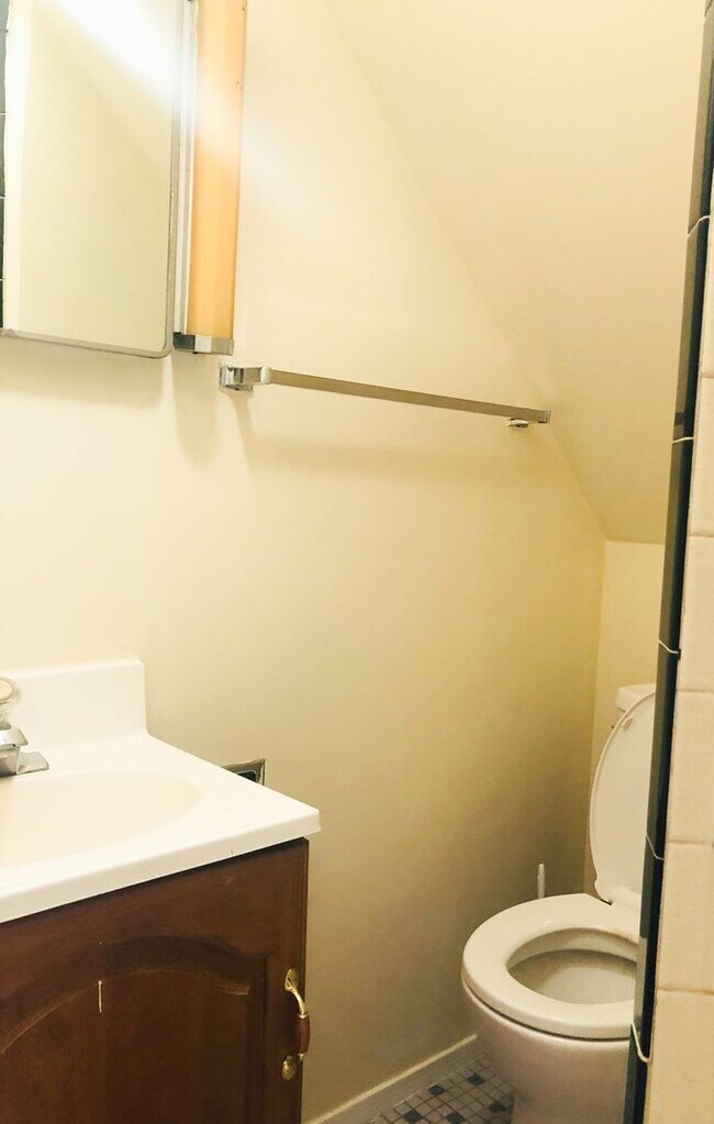 Building Photo - 42 N Prospect St