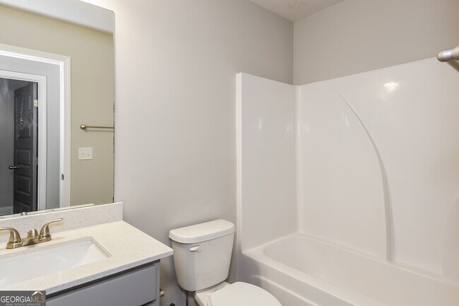 Building Photo - 732 Overlook Gln Dr