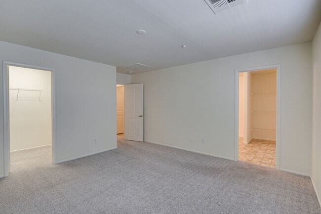 Building Photo - Charming 3-Bedroom Townhome in 89044 with Gated Porch, Walk-In Pantry & Spacious Primary Suite