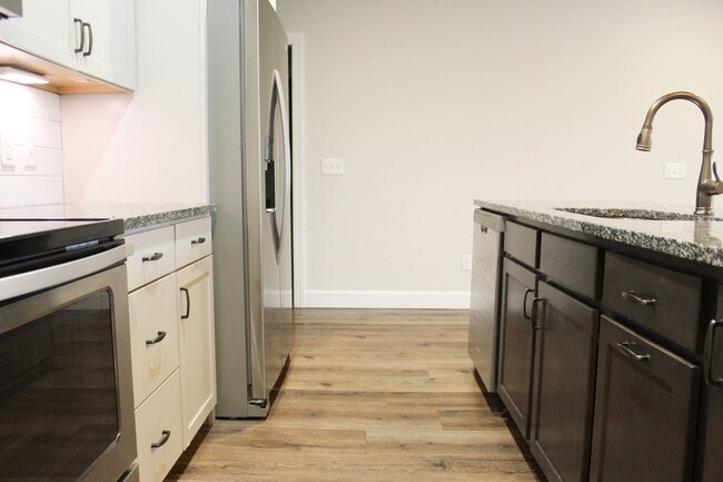 Building Photo - 242 Cypress Ridge