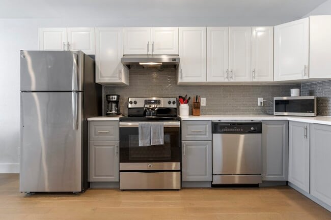 Building Photo - 909 Reinli St