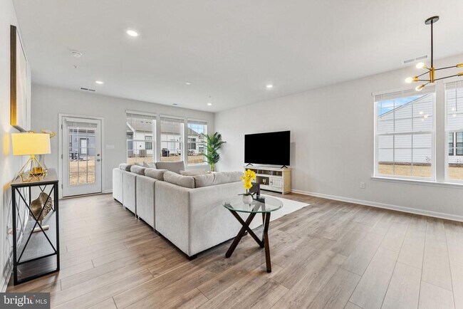 Building Photo - 493 Ensemble Wy