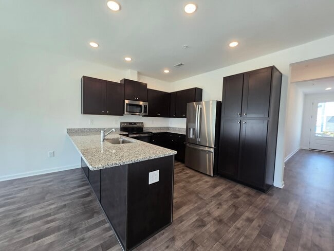 Building Photo - 222 Clement Lp