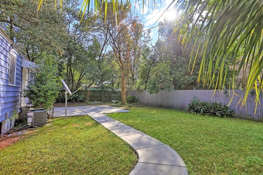 Building Photo - 1923 New Mexico St