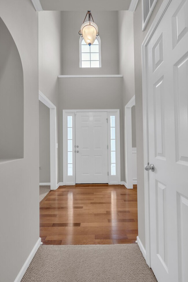 Building Photo - 5623 Crooked Creek Dr