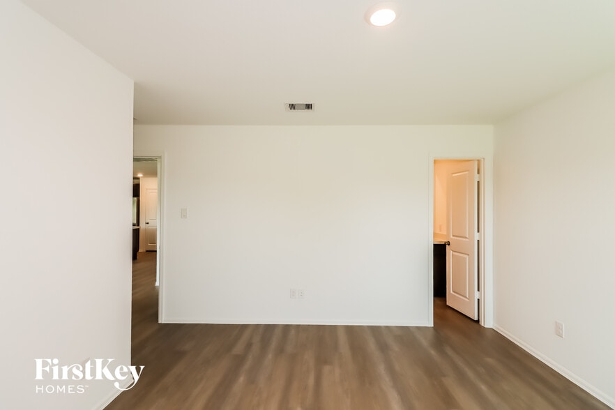 Building Photo - 3450 Hughes Mdw Wy