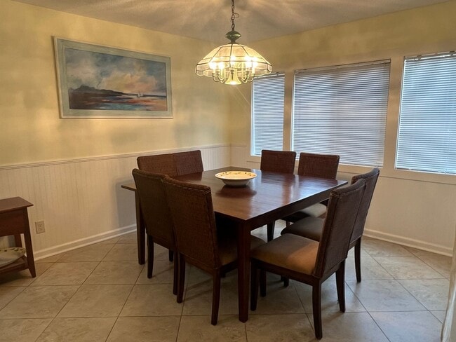 Building Photo - Unfurnished First Floor 3BR Condo in Sea P...