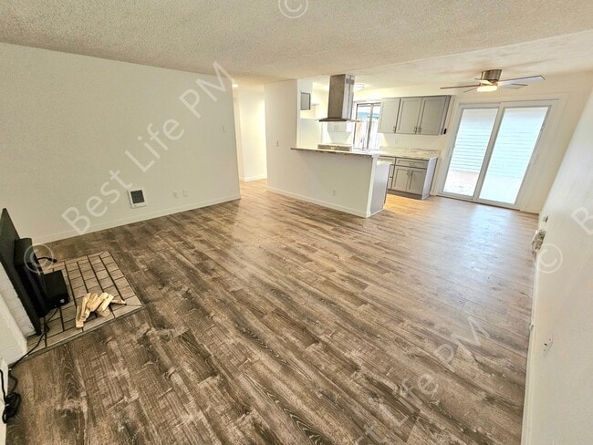 Building Photo - 2112 NE 33rd St