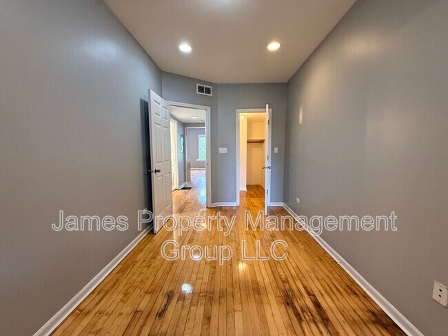 Building Photo - 5205 S Drexel Ave
