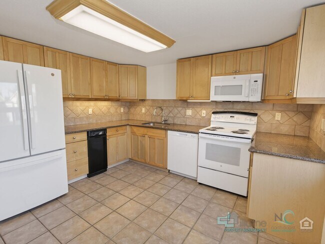 Building Photo - 849 1st Ave