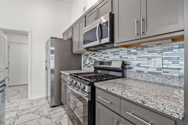 Building Photo - 2833 Maria Casas St