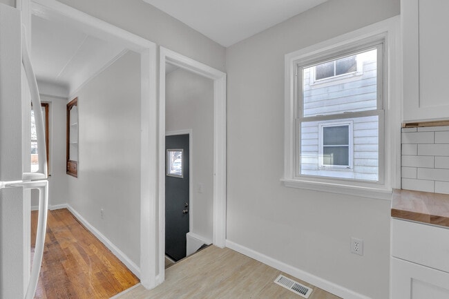 Building Photo - 11319 Tecumseh Ave