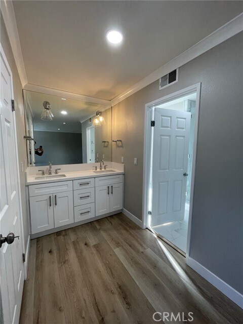 Building Photo - 765 Featherwood Dr