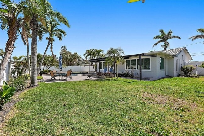 Building Photo - 3755 Belle Vista Dr E