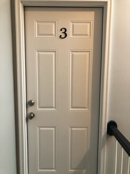 Unit 3 - 2737 Maryland Ave